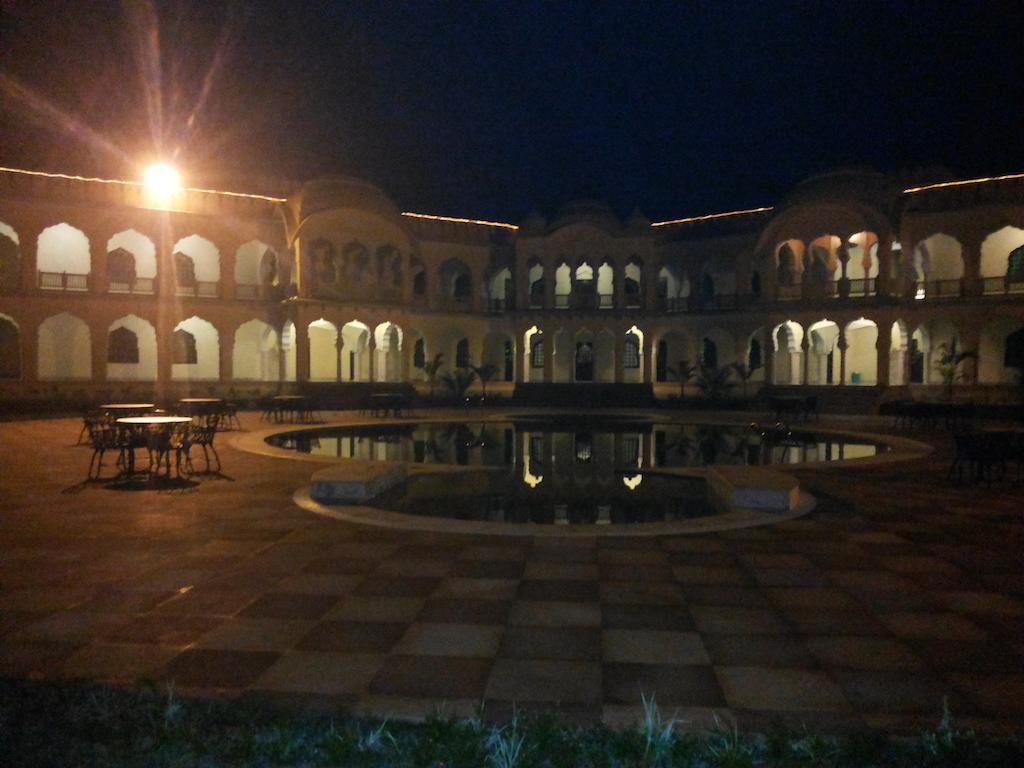 V Resorts Rajmahal Orchha Buitenkant foto
