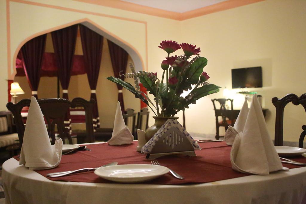 V Resorts Rajmahal Orchha Buitenkant foto