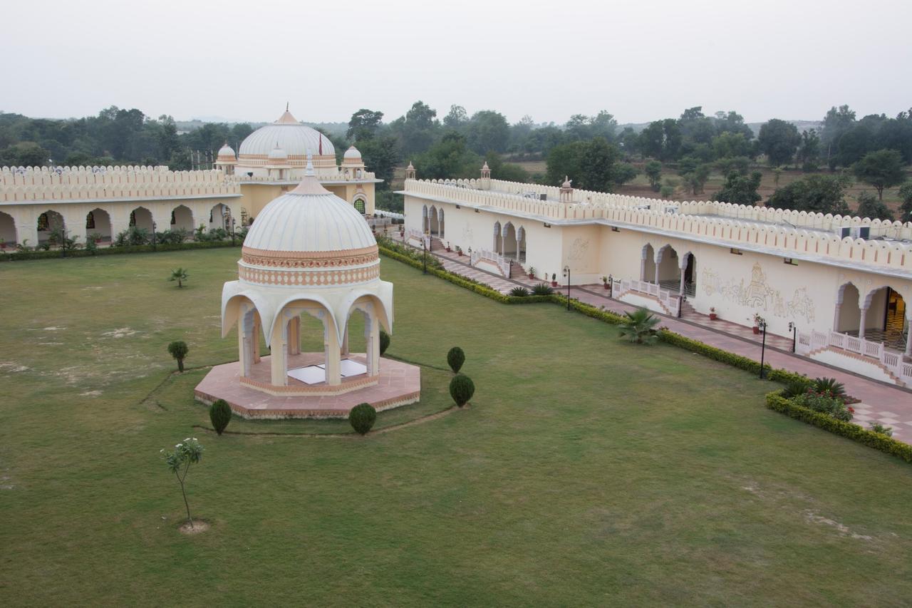 V Resorts Rajmahal Orchha Buitenkant foto