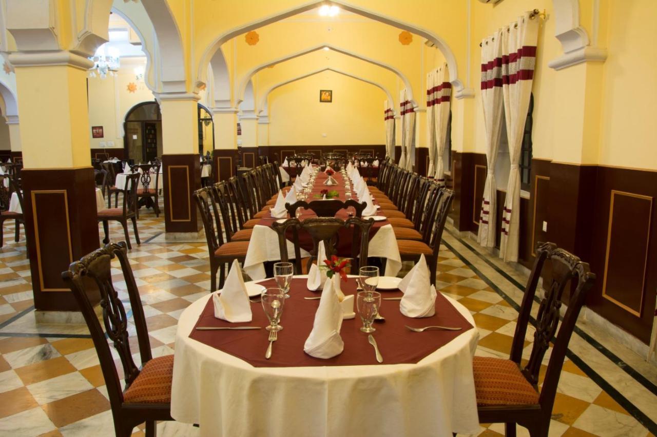 V Resorts Rajmahal Orchha Buitenkant foto