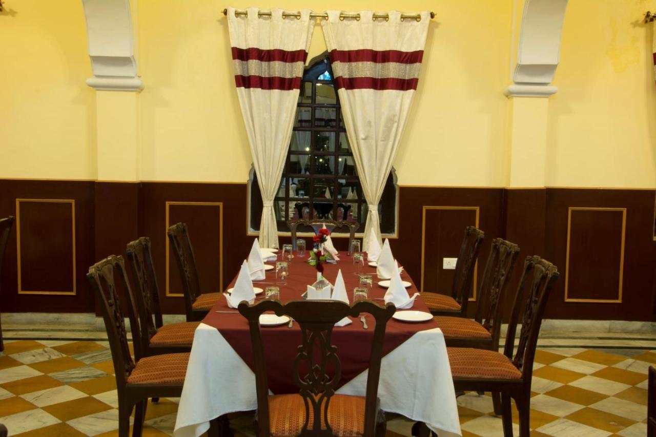 V Resorts Rajmahal Orchha Buitenkant foto