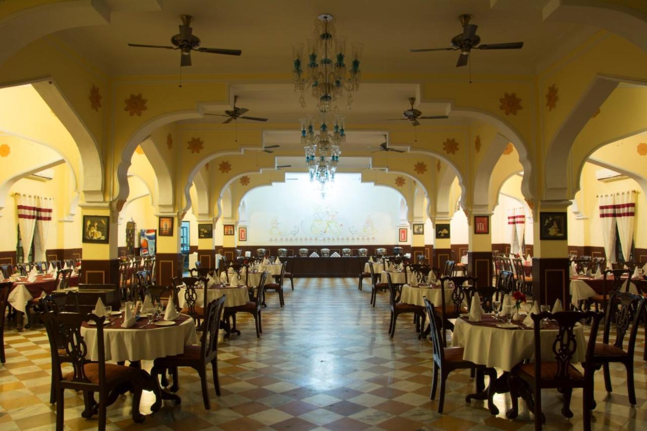 V Resorts Rajmahal Orchha Buitenkant foto