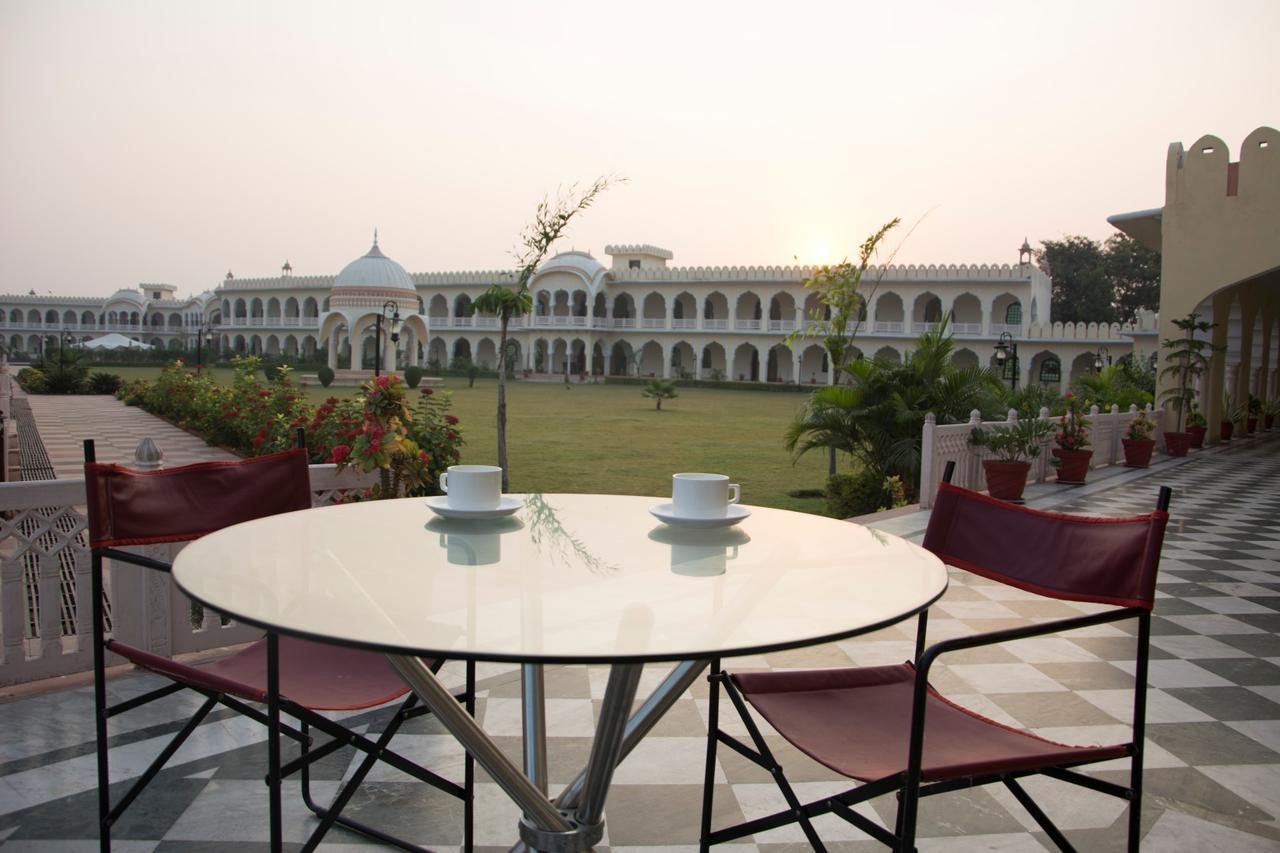 V Resorts Rajmahal Orchha Buitenkant foto