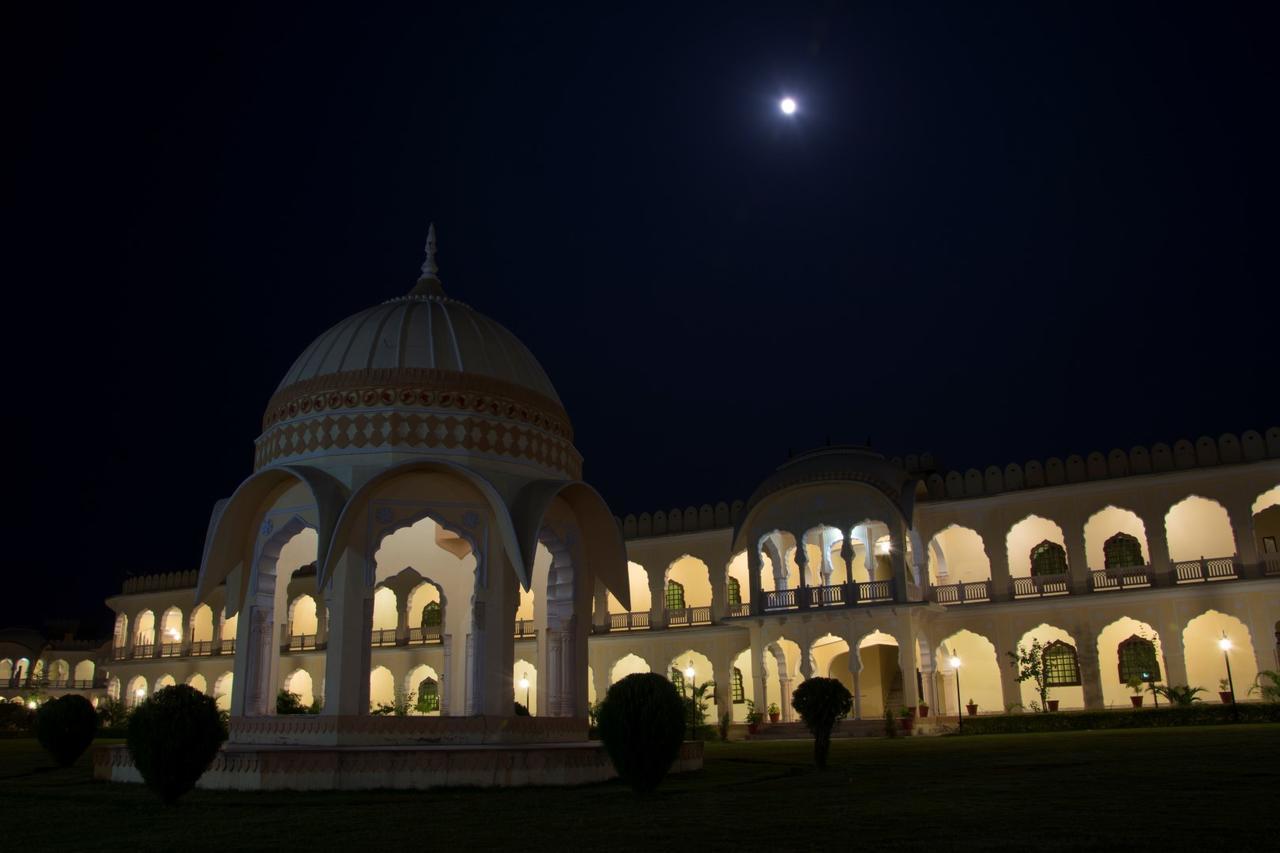 V Resorts Rajmahal Orchha Buitenkant foto