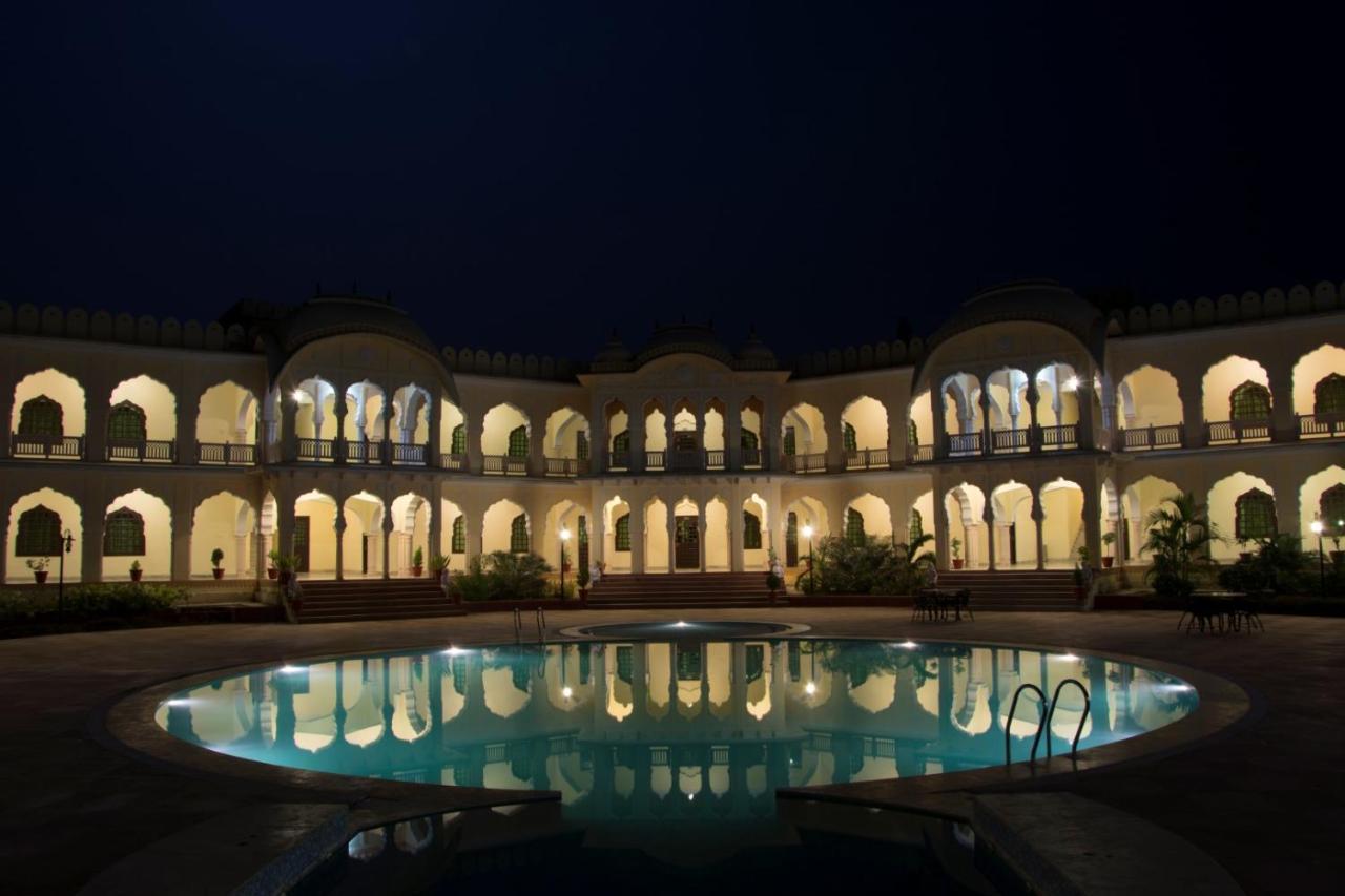 V Resorts Rajmahal Orchha Buitenkant foto